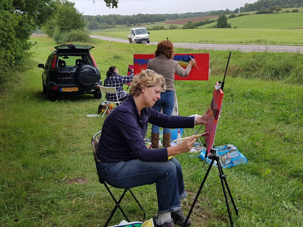 Schilderen in de velden van Viller in Frankrijk